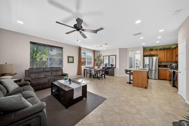 2228 S Rachel Avenue, Fresno, CA 93727