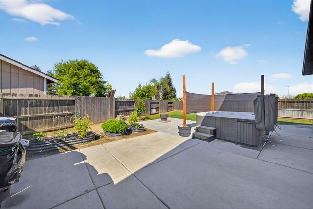 2228 S Rachel Avenue, Fresno, CA 93727