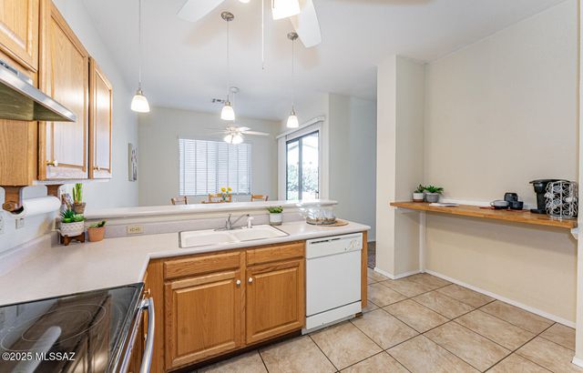 948 W Ashworth Road, Green Valley, AZ 85614