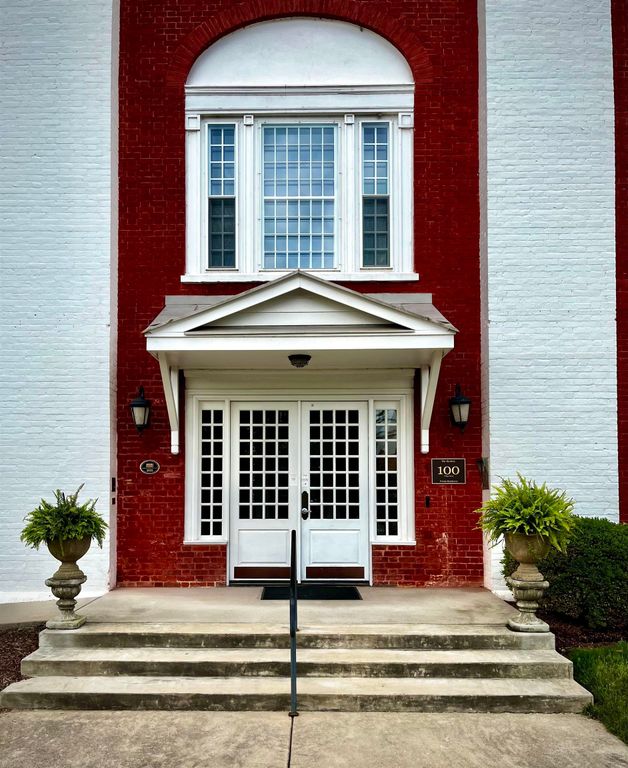 100 Village Dr Apt 401, Staunton, VA 24401