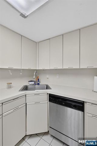 38 Moonachie Road 315, Hackensack, NJ 07601