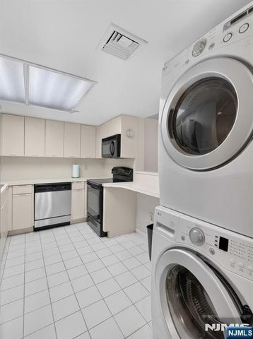 38 Moonachie Road 315, Hackensack, NJ 07601