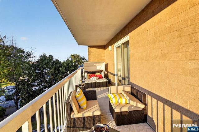 38 Moonachie Road 315, Hackensack, NJ 07601