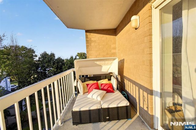 38 Moonachie Road 315, Hackensack, NJ 07601
