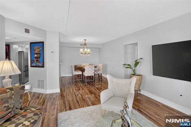 38 Moonachie Road 315, Hackensack, NJ 07601