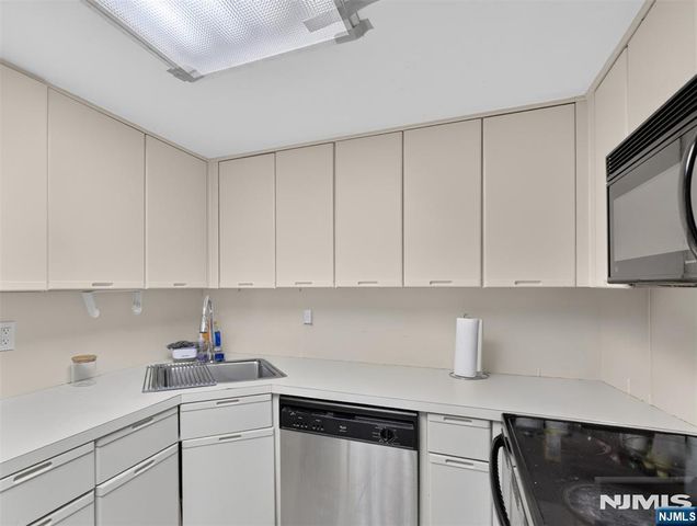 38 Moonachie Road 315, Hackensack, NJ 07601