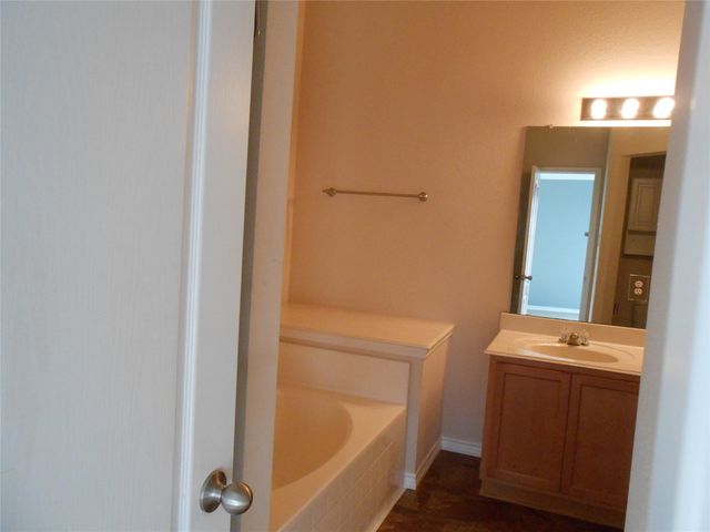 492 Northbrook Avenue, Oak Point, TX 75068