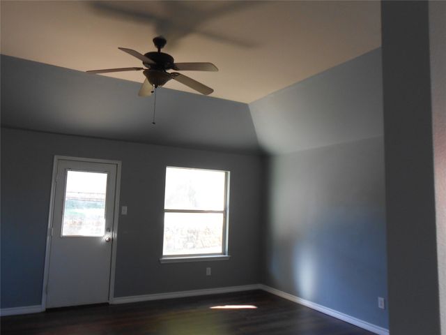 492 Northbrook Avenue, Oak Point, TX 75068