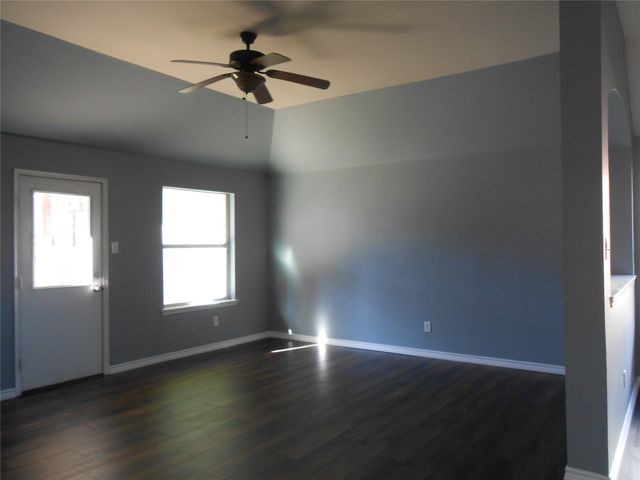 492 Northbrook Avenue, Oak Point, TX 75068