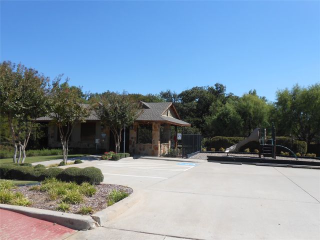 492 Northbrook Avenue, Oak Point, TX 75068