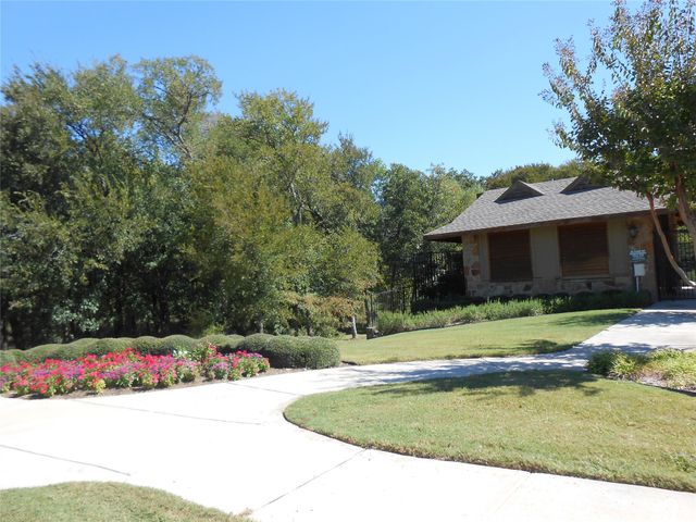 492 Northbrook Avenue, Oak Point, TX 75068