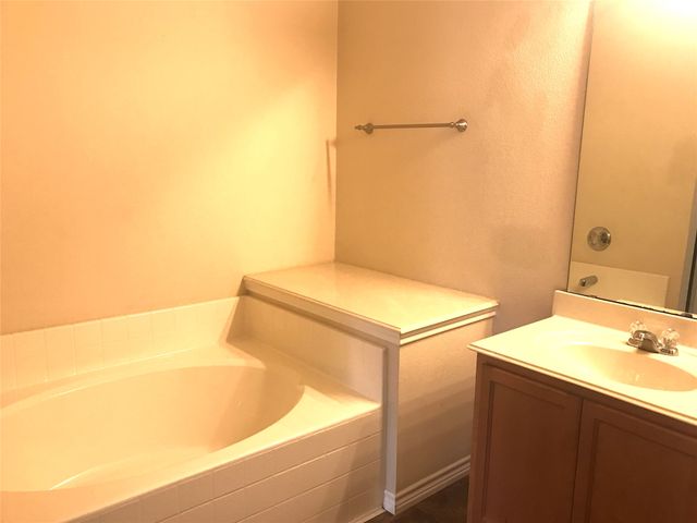 492 Northbrook Avenue, Oak Point, TX 75068