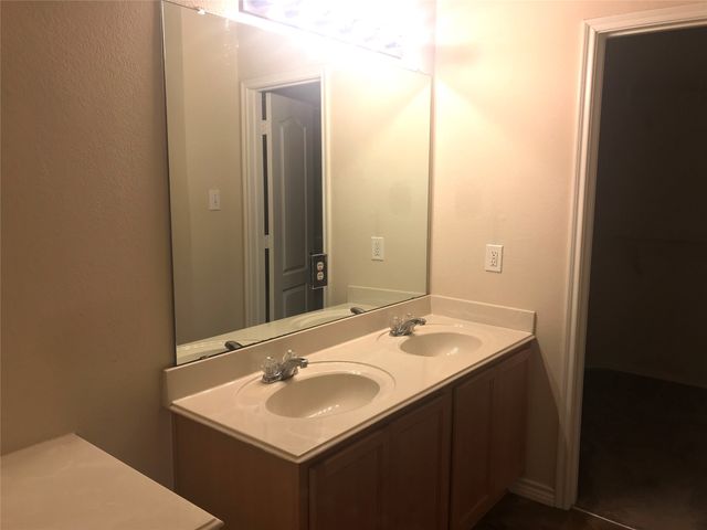 492 Northbrook Avenue, Oak Point, TX 75068