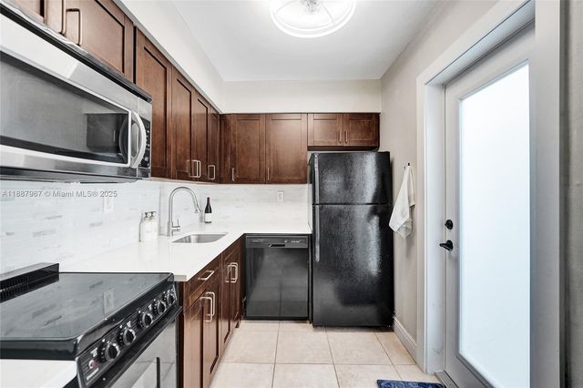 343 Palm St 3, Hollywood, FL 33019