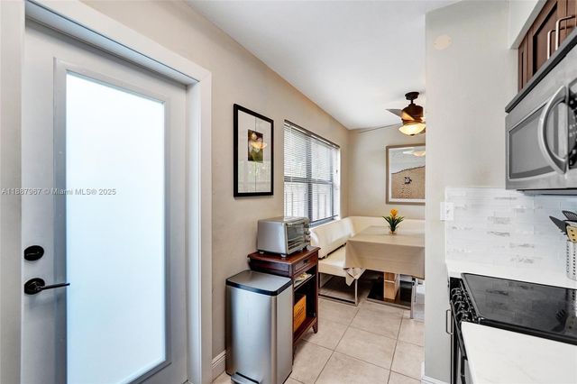 343 Palm St 3, Hollywood, FL 33019