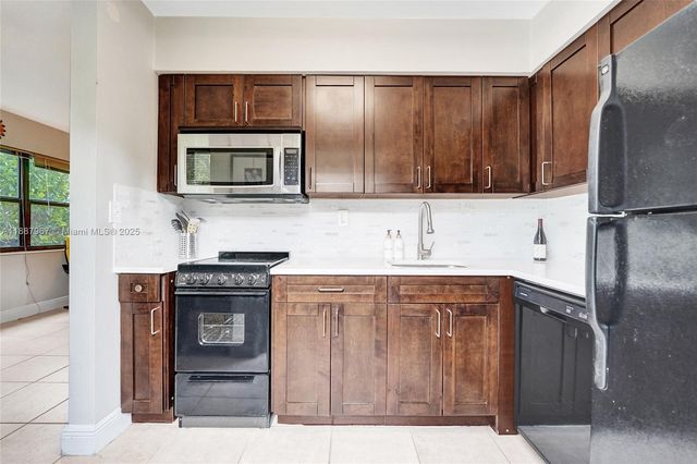 343 Palm St 3, Hollywood, FL 33019