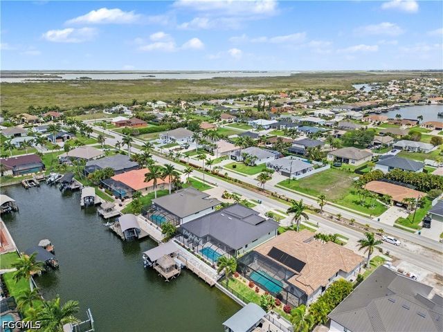 2814 Gleason PKWY, Cape Coral, FL 33914