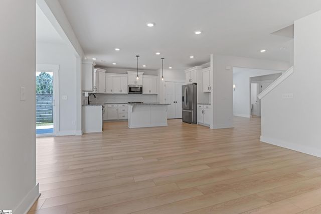 215 Fenwick Drive, Woodruff, SC 29388