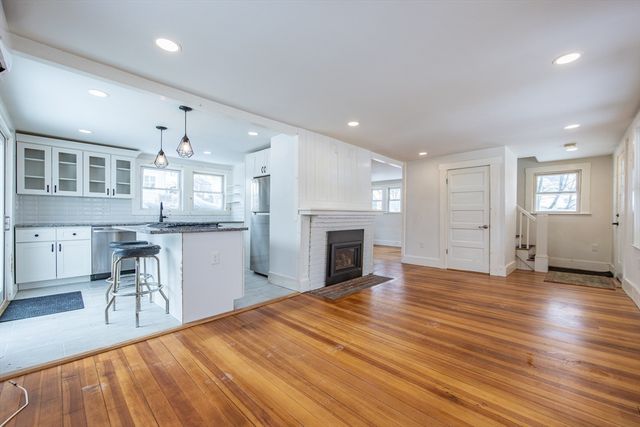 8 Hampton Circle, Hull, MA 02045