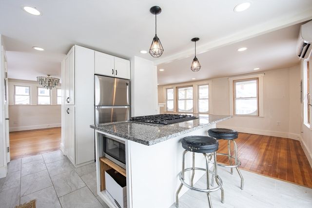 8 Hampton Circle, Hull, MA 02045