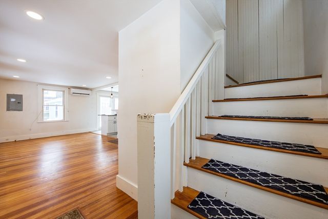 8 Hampton Circle, Hull, MA 02045