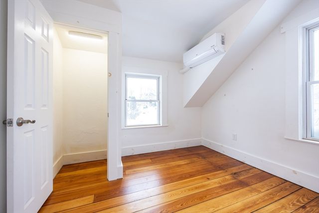 8 Hampton Circle, Hull, MA 02045