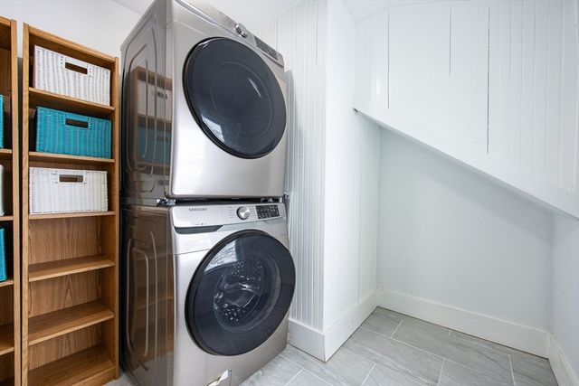 8 Hampton Circle, Hull, MA 02045