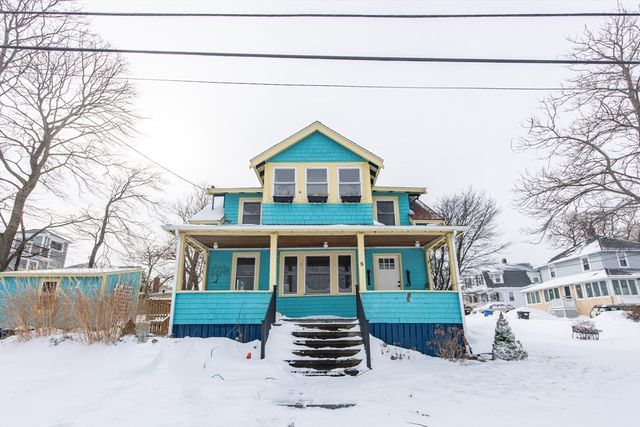 8 Hampton Circle, Hull, MA 02045