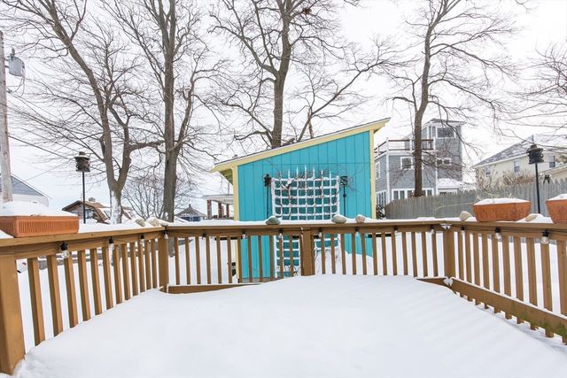 8 Hampton Circle, Hull, MA 02045