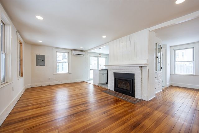 8 Hampton Circle, Hull, MA 02045