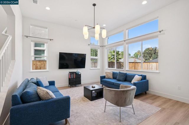 1035 Heckmann Ln, Concord, CA 94518