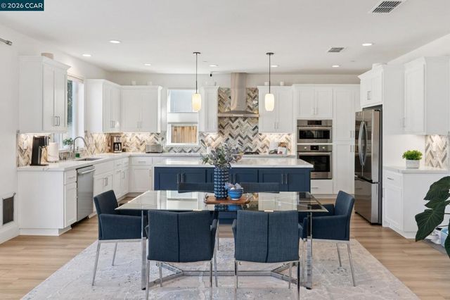 1035 Heckmann Ln, Concord, CA 94518