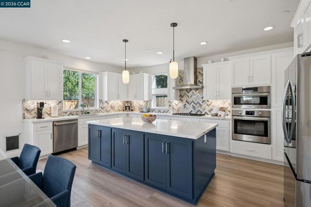 1035 Heckmann Ln, Concord, CA 94518