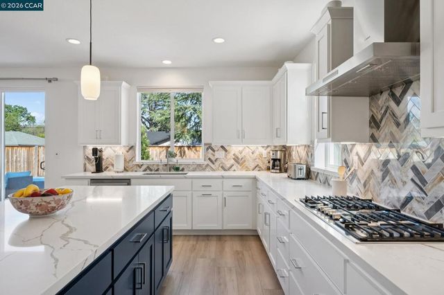 1035 Heckmann Ln, Concord, CA 94518