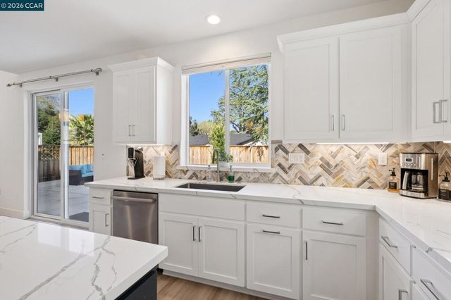 1035 Heckmann Ln, Concord, CA 94518