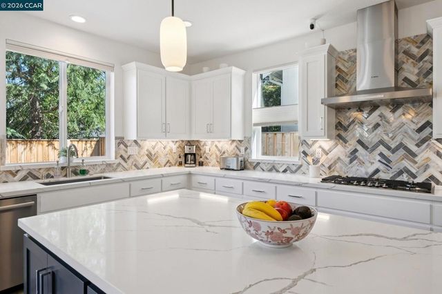 1035 Heckmann Ln, Concord, CA 94518