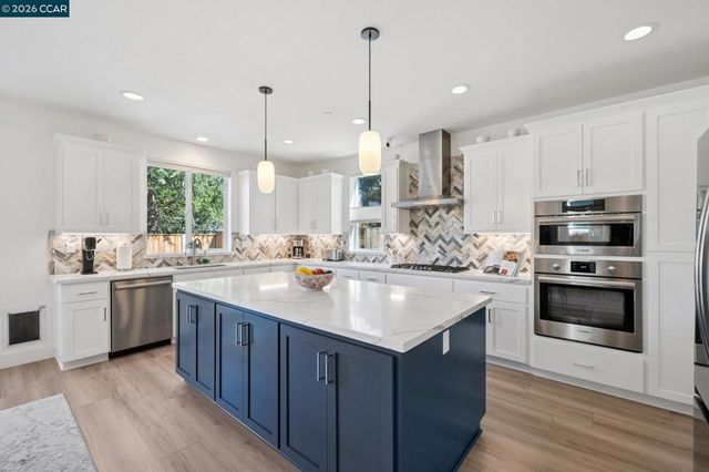 1035 Heckmann Ln, Concord, CA 94518