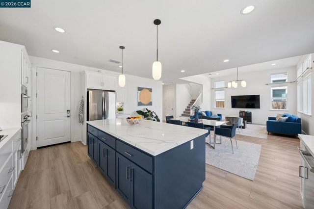 1035 Heckmann Ln, Concord, CA 94518