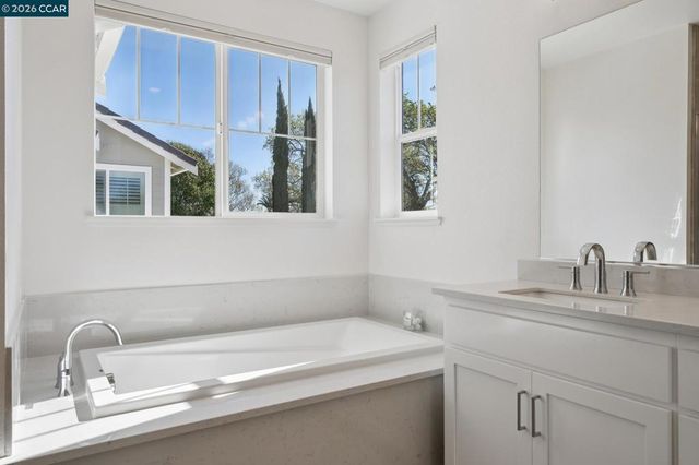 1035 Heckmann Ln, Concord, CA 94518