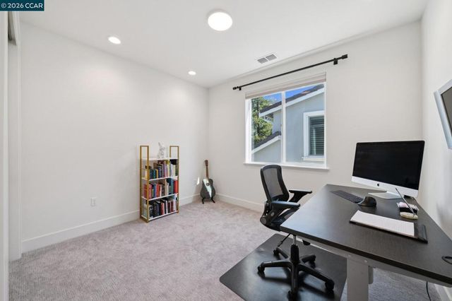 1035 Heckmann Ln, Concord, CA 94518