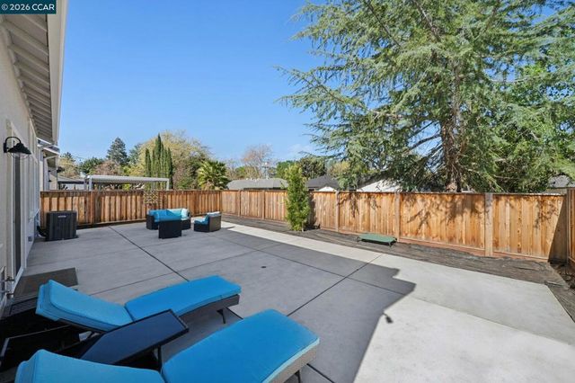 1035 Heckmann Ln, Concord, CA 94518