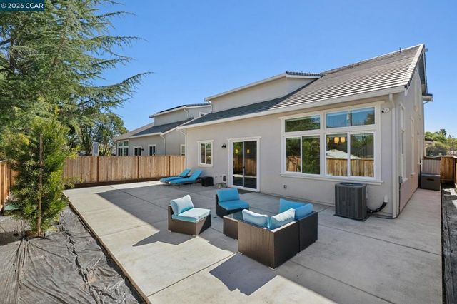 1035 Heckmann Ln, Concord, CA 94518