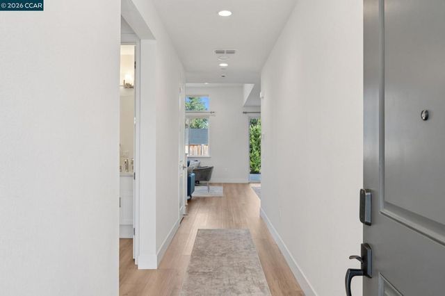 1035 Heckmann Ln, Concord, CA 94518