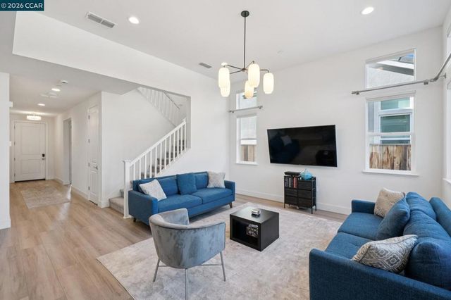 1035 Heckmann Ln, Concord, CA 94518