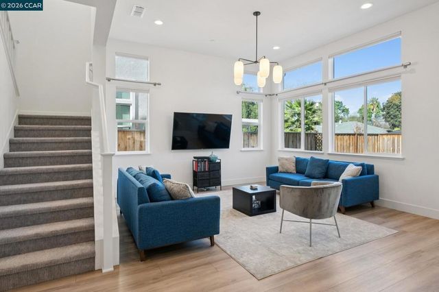 1035 Heckmann Ln, Concord, CA 94518