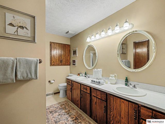3202 Redwing Drive, Bellevue, NE 68123