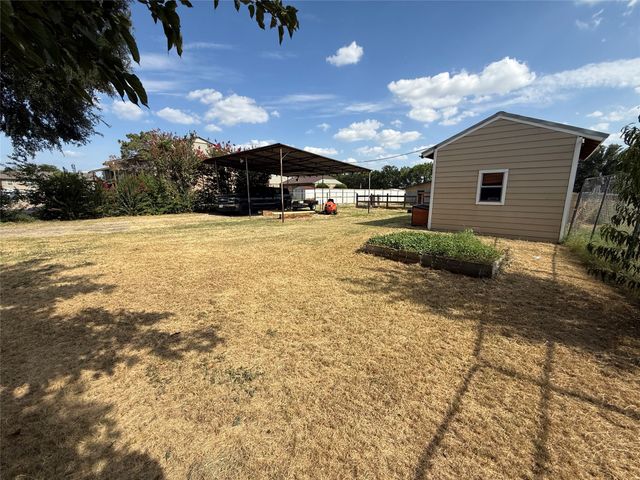 1009 W 7th Street, Justin, TX 76247
