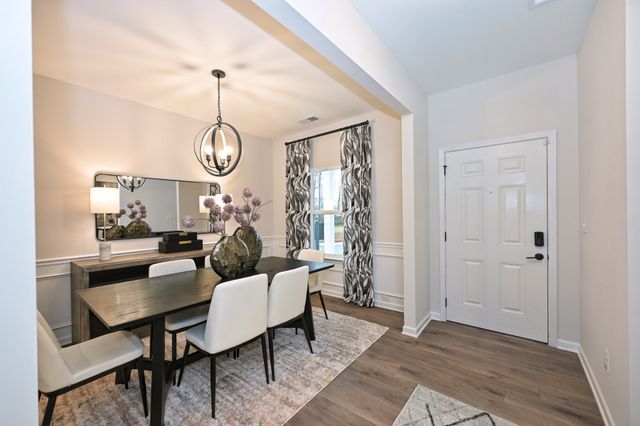 1407 English Oak Dr, Clarksville, TN 37043
