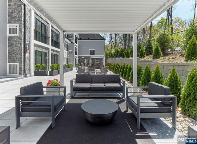 8 Tice Road 304, Franklin Lakes, NJ 07417