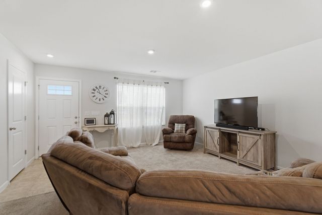 5742 Stardive Way, Christiana, TN 37037